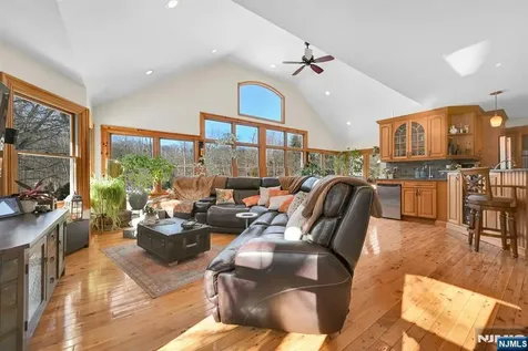 285 Chestnut Ridge Road Woodcliff Lake NJ 07677