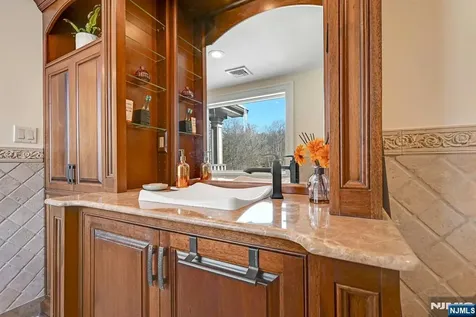 285 Chestnut Ridge Road Woodcliff Lake NJ 07677