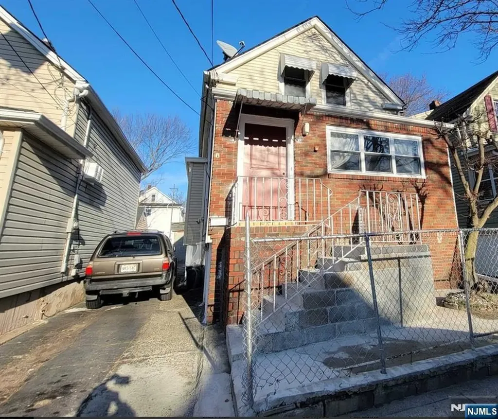 16 Whitmore Place Clifton NJ 07011