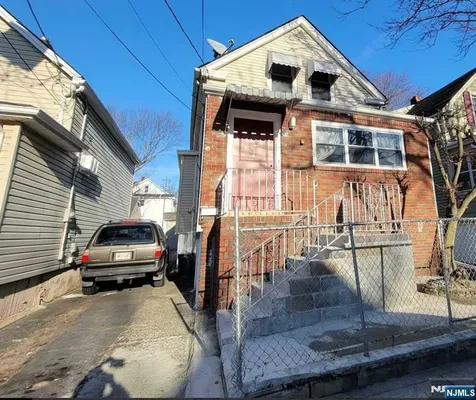 16 Whitmore Place Clifton NJ 07011