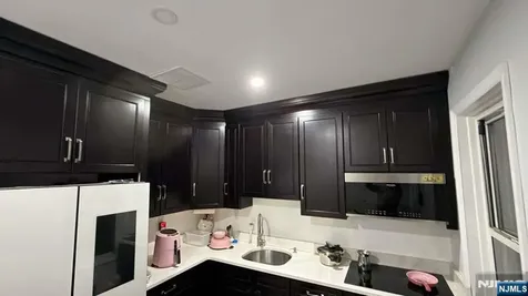 16 Whitmore Place Clifton NJ 07011