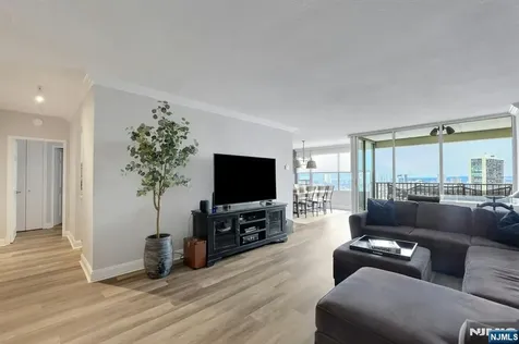 6 Horizon Road Fort Lee NJ 07024