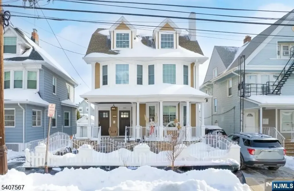 695 Ridge Street Newark NJ 07104