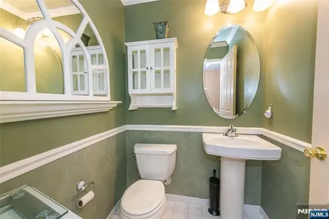 404 Manchester Drive Nutley NJ 07110