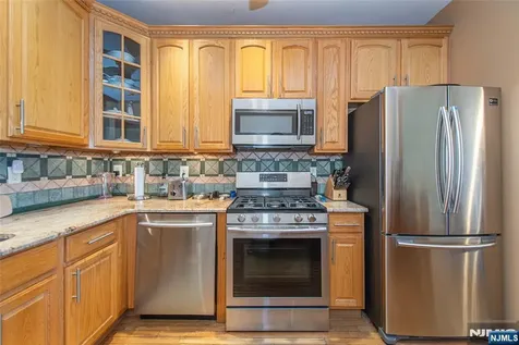 404 Manchester Drive Nutley NJ 07110
