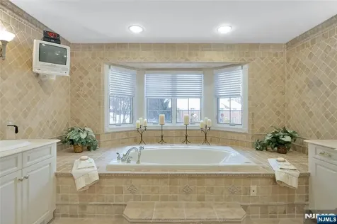 457 Devonshire Drive Franklin Lakes NJ 07417