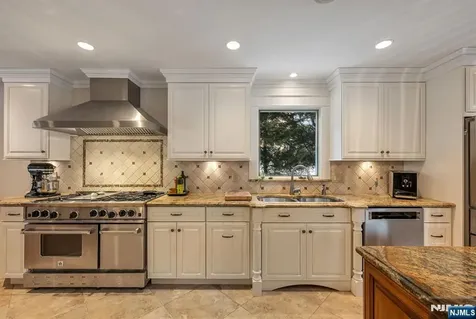 16 Dimas Court Harrington Park NJ 07640