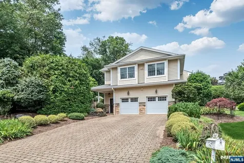 16 Dimas Court Harrington Park NJ 07640