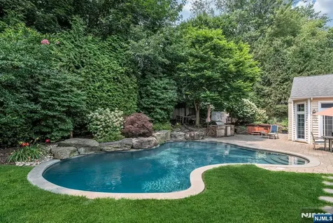 16 Dimas Court Harrington Park NJ 07640