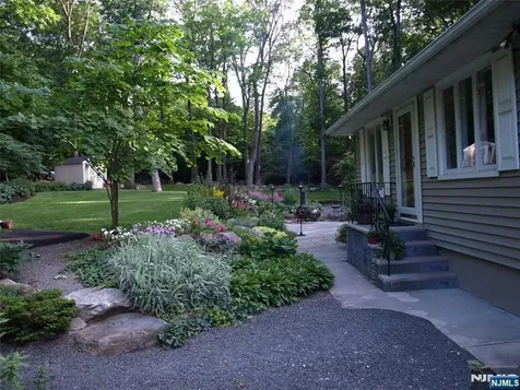 40 Pawnee Avenue Oakland NJ 07436