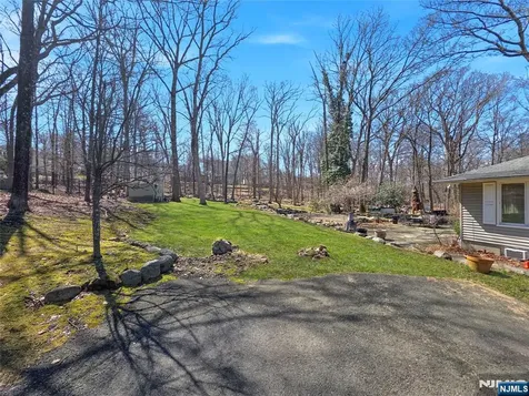 40 Pawnee Avenue Oakland NJ 07436