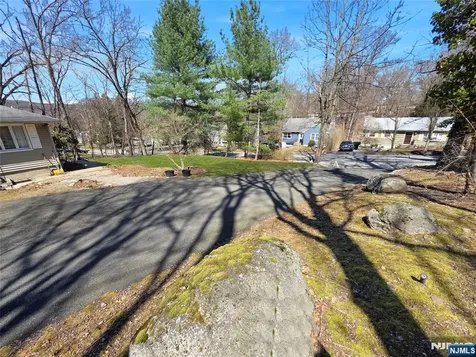 40 Pawnee Avenue Oakland NJ 07436