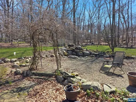 40 Pawnee Avenue Oakland NJ 07436