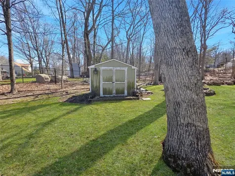 40 Pawnee Avenue Oakland NJ 07436