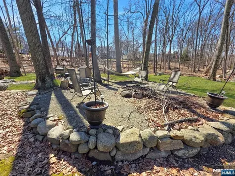40 Pawnee Avenue Oakland NJ 07436
