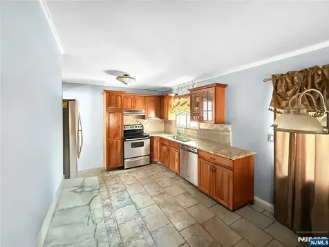 40 Pawnee Avenue Oakland NJ 07436
