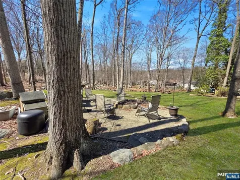 40 Pawnee Avenue Oakland NJ 07436