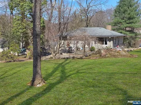 40 Pawnee Avenue Oakland NJ 07436