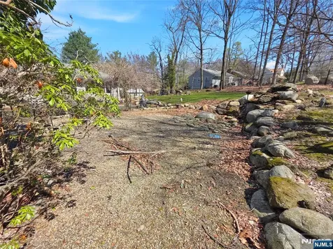 40 Pawnee Avenue Oakland NJ 07436