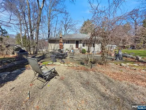 40 Pawnee Avenue Oakland NJ 07436