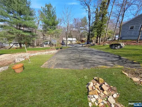 40 Pawnee Avenue Oakland NJ 07436