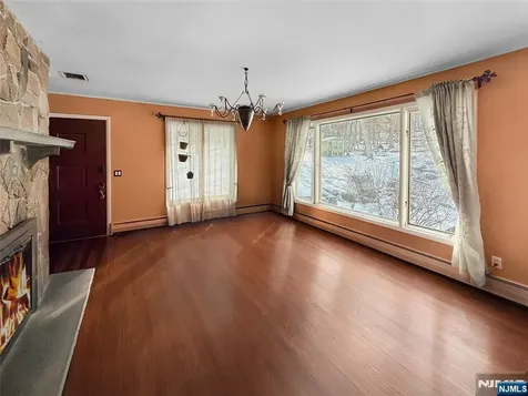 40 Pawnee Avenue Oakland NJ 07436