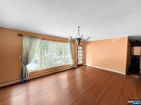 40 Pawnee Avenue Oakland NJ 07436