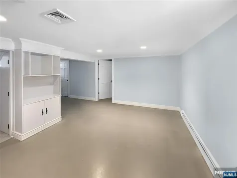 40 Pawnee Avenue Oakland NJ 07436