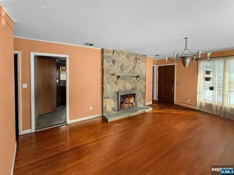 40 Pawnee Avenue Oakland NJ 07436