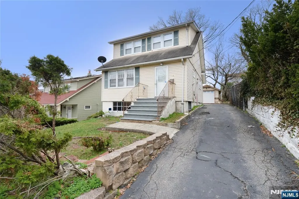 263 Sutton Avenue Hackensack NJ 07601
