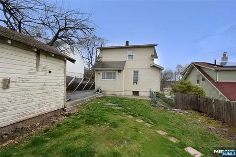 263 Sutton Avenue Hackensack NJ 07601
