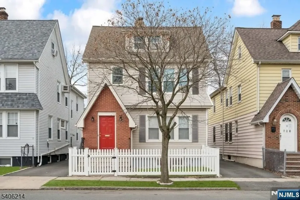193 Hoffman Boulevard East Orange NJ 07017