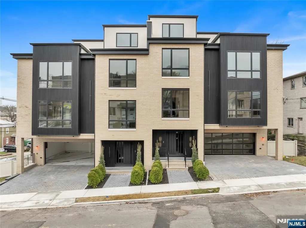 2220 Mackay Avenue Fort Lee NJ 07024