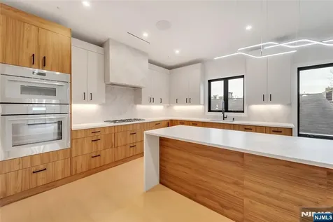 2220 Mackay Avenue Fort Lee NJ 07024