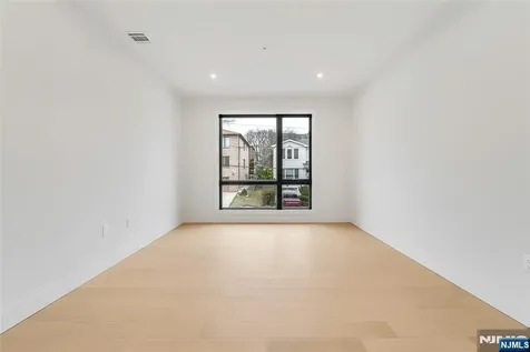2220 Mackay Avenue Fort Lee NJ 07024