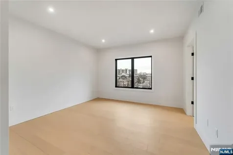 2220 Mackay Avenue Fort Lee NJ 07024