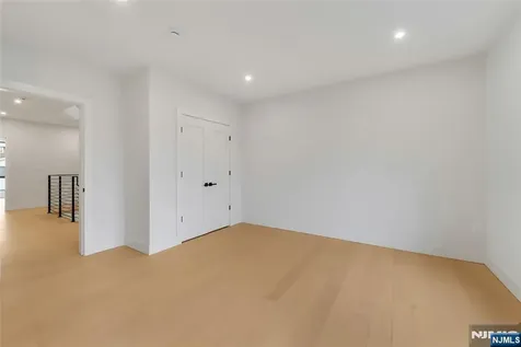 2220 Mackay Avenue Fort Lee NJ 07024