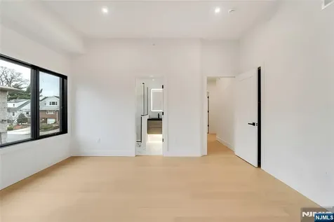 2220 Mackay Avenue Fort Lee NJ 07024