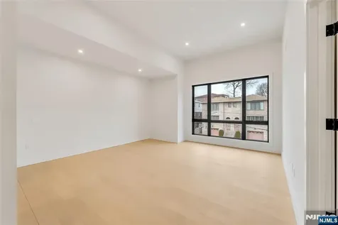 2220 Mackay Avenue Fort Lee NJ 07024