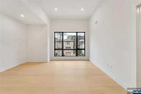 2220 Mackay Avenue Fort Lee NJ 07024