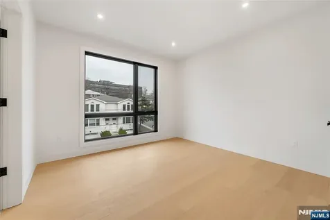 2220 Mackay Avenue Fort Lee NJ 07024