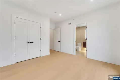 2220 Mackay Avenue Fort Lee NJ 07024