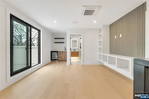 2220 Mackay Avenue Fort Lee NJ 07024