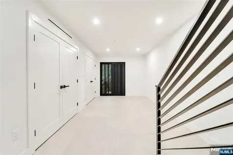 2220 Mackay Avenue Fort Lee NJ 07024