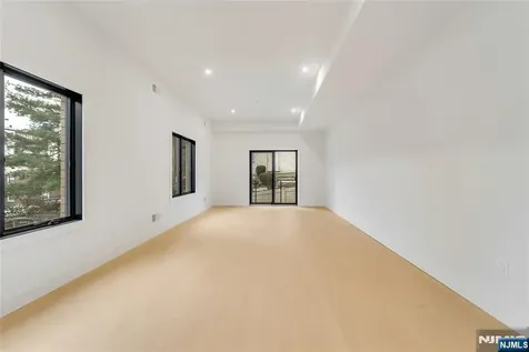 2220 Mackay Avenue Fort Lee NJ 07024