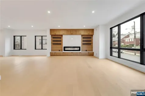 2220 Mackay Avenue Fort Lee NJ 07024