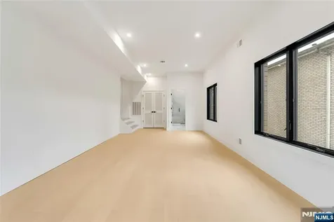 2220 Mackay Avenue Fort Lee NJ 07024