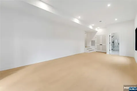 2220 Mackay Avenue Fort Lee NJ 07024
