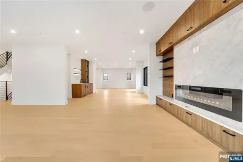 2220 Mackay Avenue Fort Lee NJ 07024