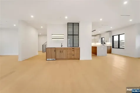 2220 Mackay Avenue Fort Lee NJ 07024
